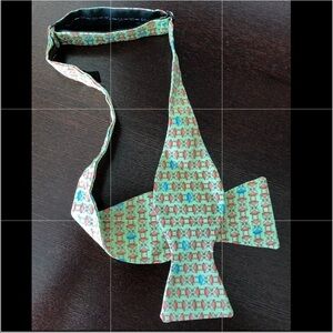 Peter Blair 100 % Silk Crab Print  Bow Tie